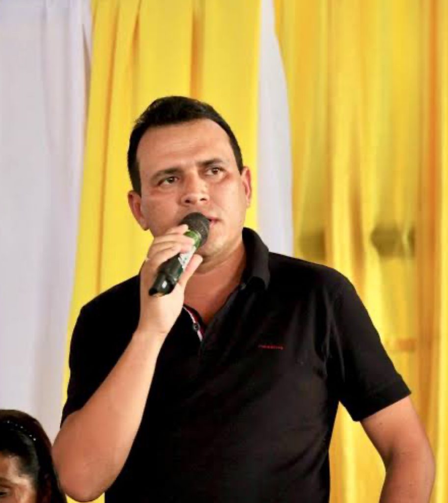 Prefeito eleito de Nova Olinda, Ari Meneses, se entrega à Polícia Federal em São Luís