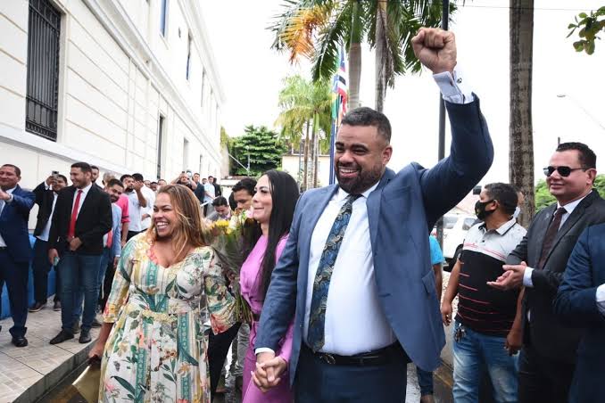 Esposa de Paulo Victor pede demissão da Secretaria de Educação do Governo