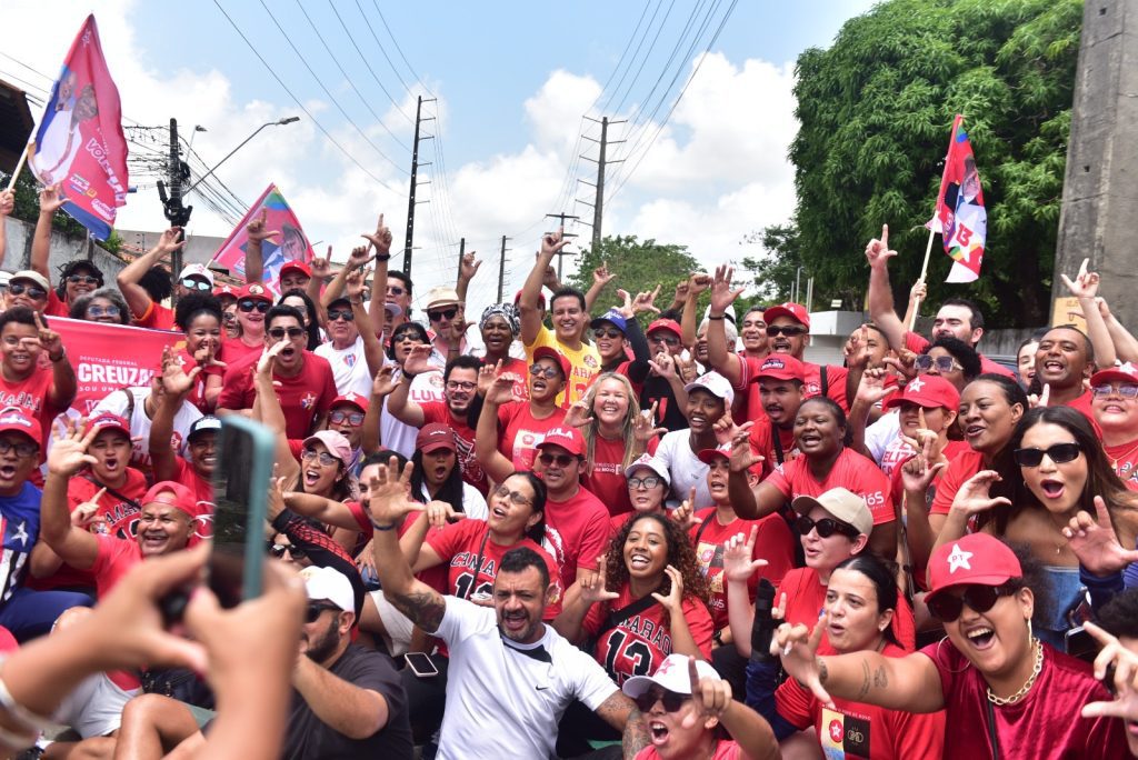Felipe Camarão comanda a carreata do 13 em São Luís e intensifica agenda de campanha