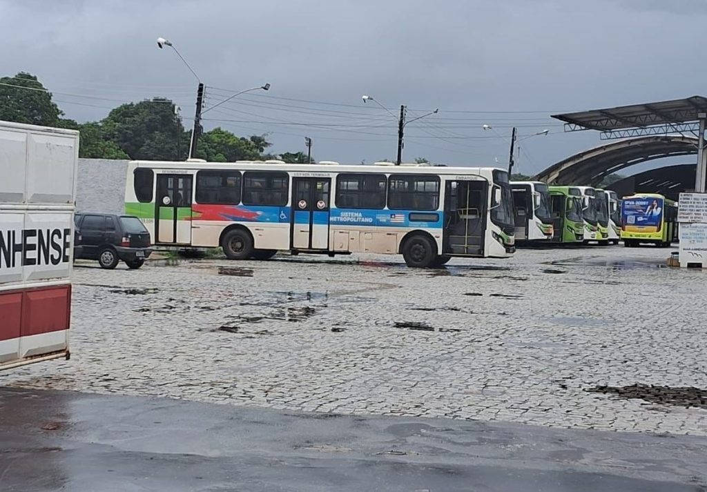 Caos na segurança pública: motoristas de ônibus ameaçam parar por falta de segurança, e agentes penitenciários protestam por melhores condições de trabalho
