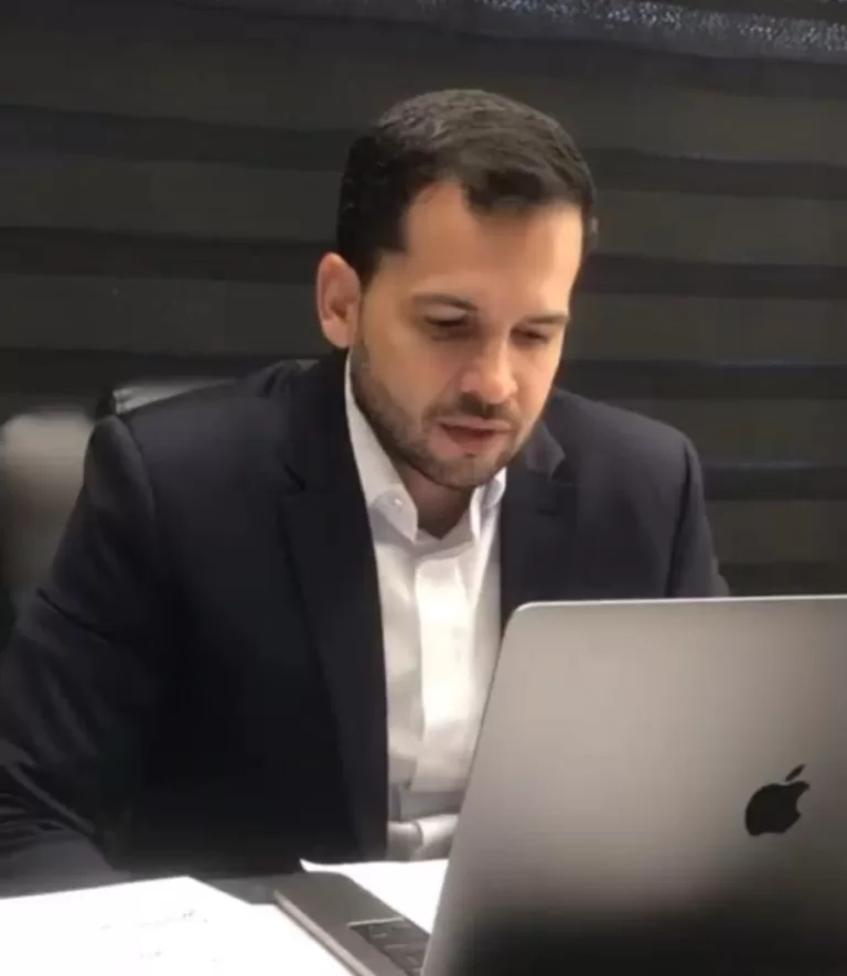 379636537_617854313853226_4056644643369163115_n-889x1024