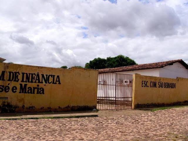 Escolas Comunitárias de São Luís sofrem com atrasos de recursos e merenda escolar devido à demora do Conselho Municipal de Educação