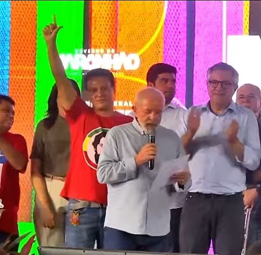 Vídeo: Presidente Lula rasga elogios ao vice-governador Felipe Camarão