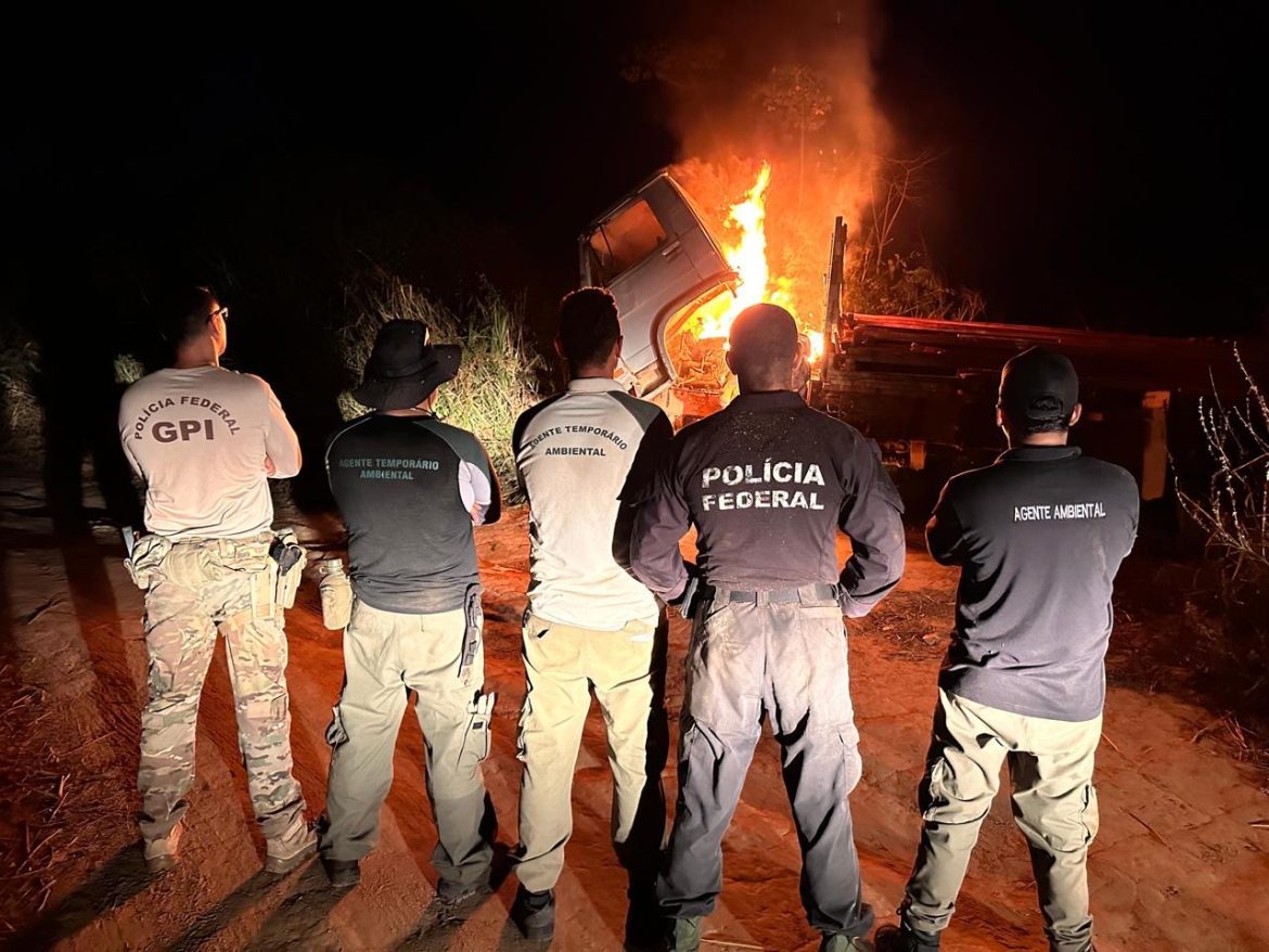 Polícia Federal deflagra operação contra madeireiras ilegais localizadas nos municípios de Buriticupu e Bom Jesus das Selvas/MA.