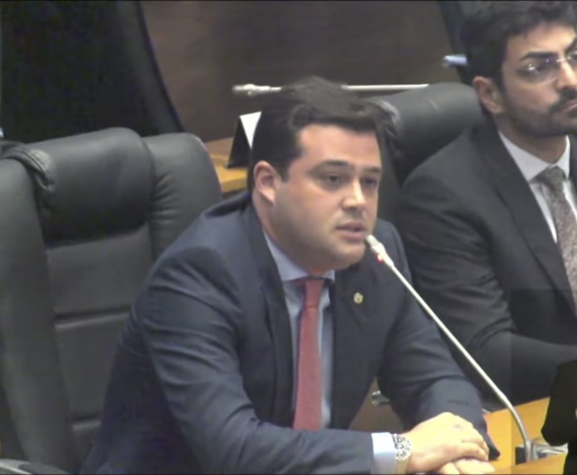 Vídeo:  Deputado Leandro Bello defende pagamento das emendas impositivas