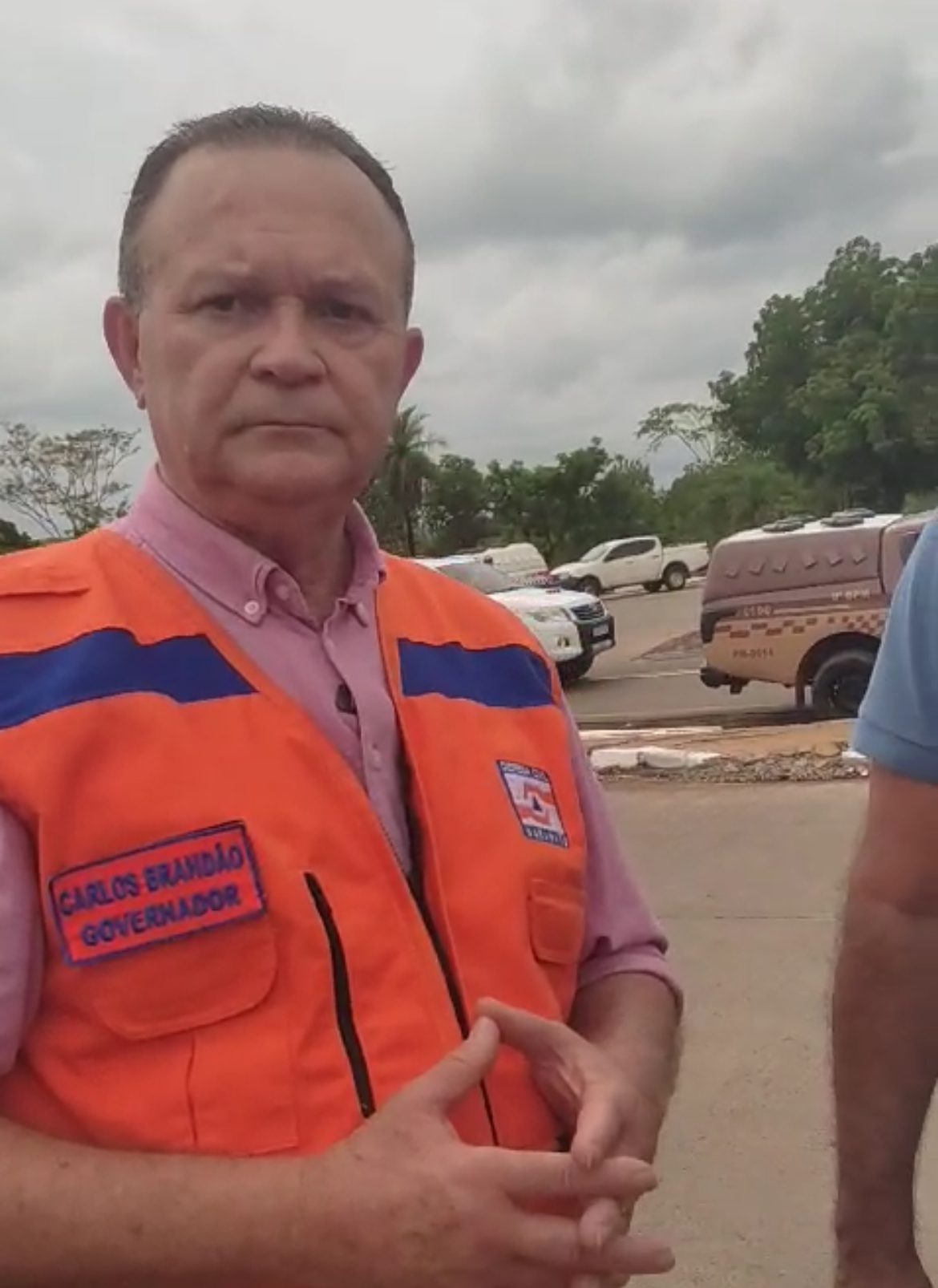 Vídeo: Governador Brandão é cobrado por populares após desabamento da ponte Juscelino Kubitschek