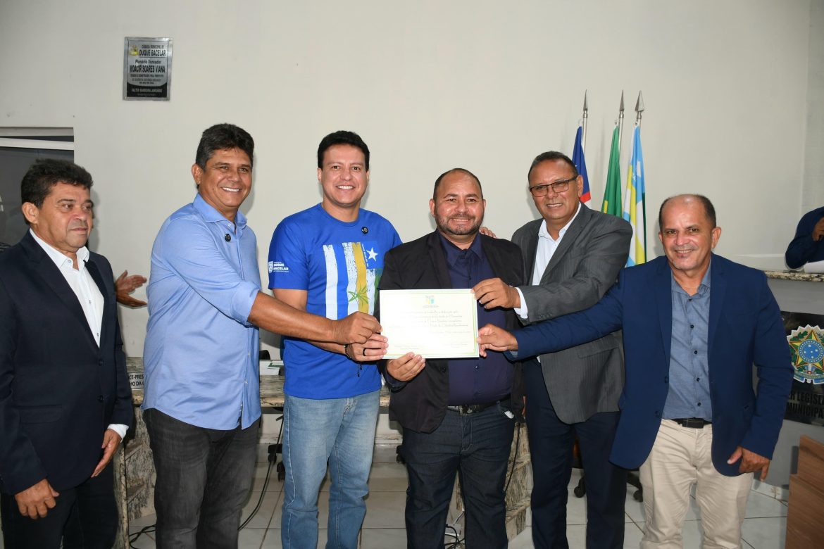 Felipe Camarão recebe Título de Cidadão Bacelarense e participa da entrega de creche em Duque Bacelar