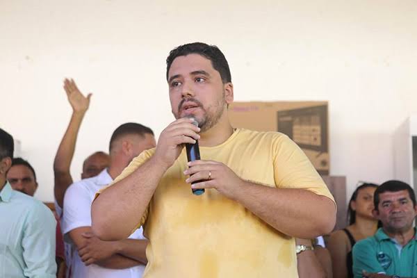 Duas empresas do mesmo dono concorrem à mesma licitação de R$ 13 milhões na Prefeitura de Barreirinhas-MA